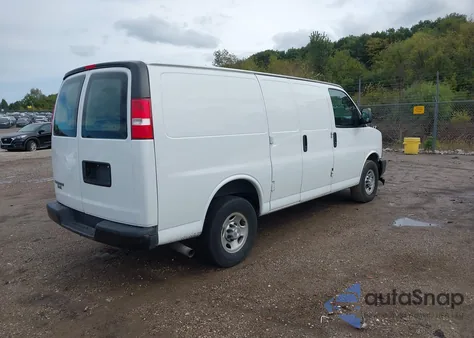 2017 Chevrolet Express 2500 Work Van z USA, uszkodzony, nr VIN 1GCWGAFF7H1189078